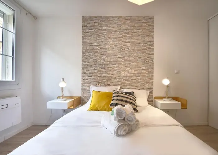 La Balade Nimoise Center Car Park Ac *