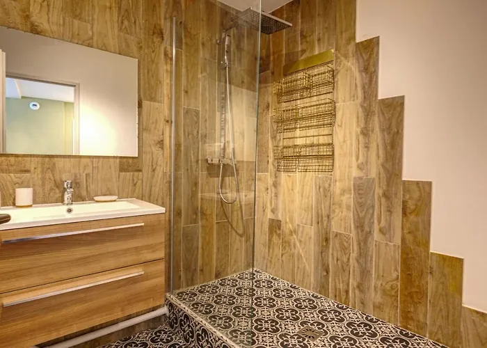 La Balade Nîmoise Center Car Park Ac Nîmes