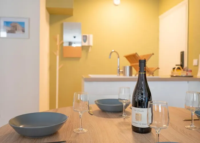 La Balade Nîmoise Center Car Park Ac *